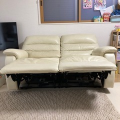 ニトリ　2人掛け電動リクライニングソファーの画像