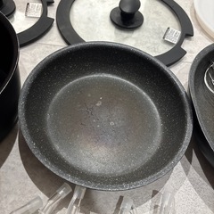 IH ガスどちらもOK ニトリの鍋、フライパン　キッチン用品セットの画像