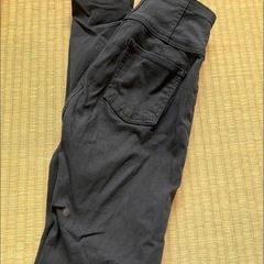 ブラックスキニーパンツの画像