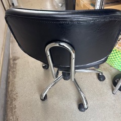 不二貿易　PUプレジデントチェアー ルパン プラス ブラック 84553　事務　椅子　キャスター付き　　の画像