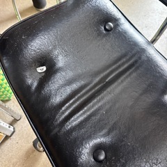 不二貿易　PUプレジデントチェアー ルパン プラス ブラック 84553　事務　椅子　キャスター付き　　の画像