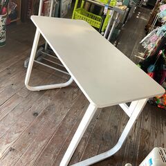 パソコンデスク　ホワイト　資料もPCも広々と置ける、作業効率UPの画像