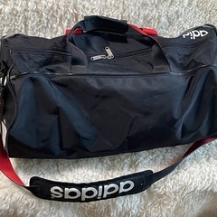 adidas　ドラム型 ボストンバッグの画像
