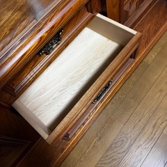 ガラス収納棚の画像