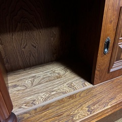 ガラス収納棚の画像