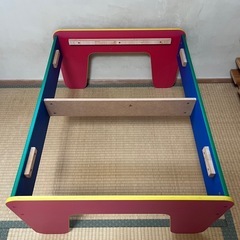 【早いもの勝ち】お子様のおもちゃ机❗️の画像