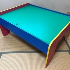 【早いもの勝ち】お子様のおもちゃ机❗️の画像