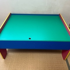 【早いもの勝ち】お子様のおもちゃ机❗️の画像