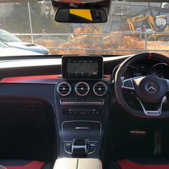 ローンは毎月52,900円～　メルセデスAMG　GLC63S４マチック+　ＡＭＧバフォーマンスエグゾースト　ＡＭＧカーボンエクステリアＰＫＧ　レーザーセーフティＰＫＧ　パノラマルーフ　ブルメスターサウンドシステム　全方位カメラ　ＨＵＤ　純正ナビ・ＴＶ・ＢＴ　全席シートヒーター　ＥＴＣの画像