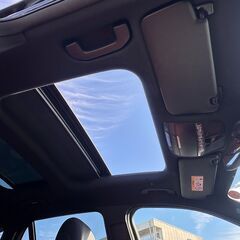 ローンは毎月52,900円～　メルセデスAMG　GLC63S４マチック+　ＡＭＧバフォーマンスエグゾースト　ＡＭＧカーボンエクステリアＰＫＧ　レーザーセーフティＰＫＧ　パノラマルーフ　ブルメスターサウンドシステム　全方位カメラ　ＨＵＤ　純正ナビ・ＴＶ・ＢＴ　全席シートヒーター　ＥＴＣの画像