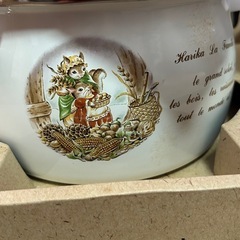 ピーターラビットの絵柄がついた鍋の画像