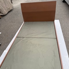 セミダブルベッドフレームの画像