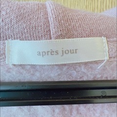 après jour ピンク フード付き クロップドパーカーの画像