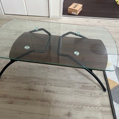 ガラステーブルの画像