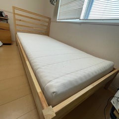 IKEAパイン製シングルベッド&マットレスの画像