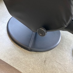 サ2512-335 パーソナルチェア オットマン付き ブラック ※バラ売り不可 キズ汚れ有りの画像