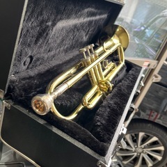 トランペットの置き物の画像