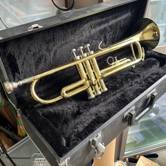 トランペットの置き物の画像