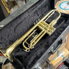 トランペットの置き物の画像