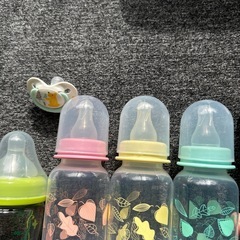 母乳瓶　　粉ミルク　おしゃぶりの画像