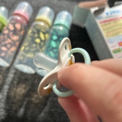 母乳瓶　　粉ミルク　おしゃぶりの画像