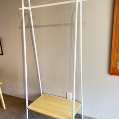 【美品】スリムハンガーラック 棚付き ホワイトの画像