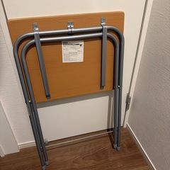 折りたたみ机の画像