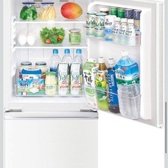 冷蔵庫とベッドフレームの画像