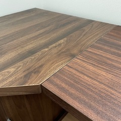 オフィスデスクの画像