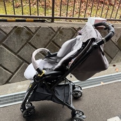 COMBI ベビーカーの画像