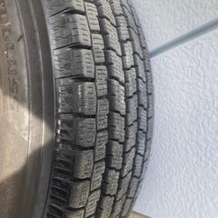 ハイエース スタッドレスタイヤ バリ山の画像