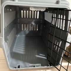 新品【ペットベッド】+傷あり【ペットキャリー】の画像