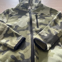 子供服　パーカー　フード　迷彩　GAP 4歳　100〜110センチの画像