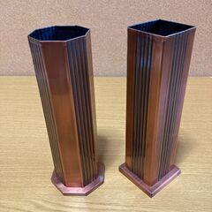 【中古/長期保管品/お引取り限定】■アルミ製花器2点セット■四角柱＋八角柱■ダークブラウン■の画像