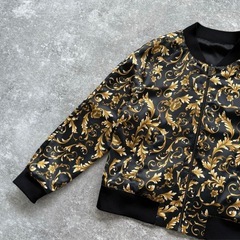 【H&M】エイチアンドエム リバーシブルジャケットブルゾンボマージャケット バロック調 花柄ブラック 黒ジップアップ 総柄（L）の画像