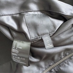 【H&M】エイチアンドエム リバーシブルジャケットブルゾンボマージャケット バロック調 花柄ブラック 黒ジップアップ 総柄（L）の画像