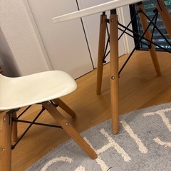 キッズテーブル&チェア　イームズ風の画像