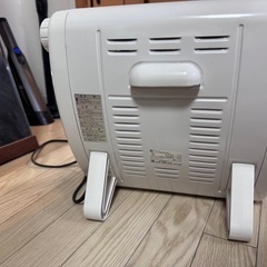 YUASA 製　
電気ストーブ　の画像