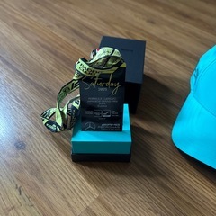 F１のメルセデスAMGの2025年パドックパス(非売品)とキャップのセット
     の画像