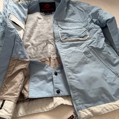 スノーボードウェア　スキーウェアの画像