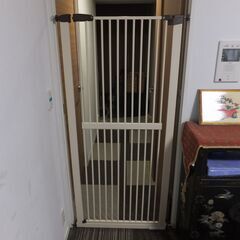 ★【引き取り限定～】ベビーゲート・ベビーフェンス　穴開け不要 ワンちゃんにも★の画像