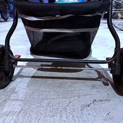 【犬猫ペットカート】折りたたみ式 ペットバギー 4輪バギー 犬用ベビーカー グレー ブラック 中型犬 多頭用 軽量 メッシュ窓付き 収納バスケット付きの画像