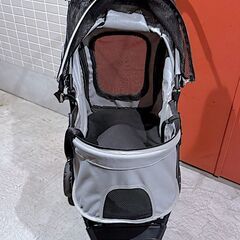 【犬猫ペットカート】折りたたみ式 ペットバギー 4輪バギー 犬用ベビーカー グレー ブラック 中型犬 多頭用 軽量 メッシュ窓付き 収納バスケット付きの画像