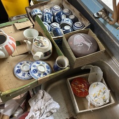 陶器　骨董品　骨董　大皿　ガラス　グラス　湯呑み　焼き物　焼物　竿　釣竿　座布団　クッション　小物入れ　財布　タンス　テーブル　鉄屑　スクラップ　アルミ　家の片付け中　電化製品　収納家具　ベッド　プリンター　豊前市　　差し上げます　0円　松江　の画像