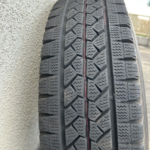 （お話し中）ハイエース用スタッドレスタイヤ（純正ホイール付）