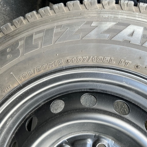 （お話し中）ハイエース用スタッドレスタイヤ（純正ホイール付）