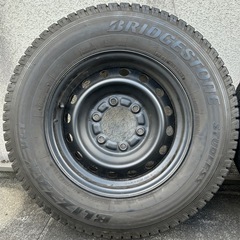 （お話し中）ハイエース用スタッドレスタイヤ（純正ホイール付）の画像