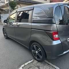 車検たっぷり🉐ブラック分割🙆‍♂️大人気フリードの画像