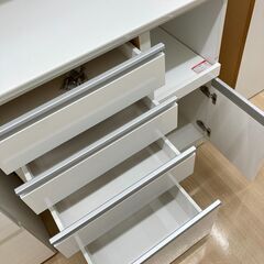 A-1000【リユースのサカイ野々市店】ジモティ来店特価‼ NITORI ニトリ 3枚扉食器棚 木製 ホワイト クリーニング済みの画像