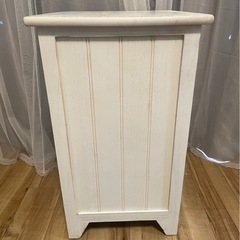 サイドテーブルの画像